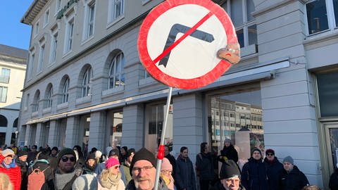 Es kamen viel mehr als erwartet: Über 20.000 demonstrierten am Samstag in Karlsruhe gegen Nazis und die AfD (Foto: SWR)