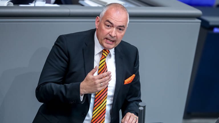 Archivbild: Axel E. Fischer (CDU), ehemaliger Bundestagsabgeordneter aus Karlsruhe im Bundestag. Die Generalstaatsanwaltschaft München hat jetzt Anklage gegen ihn erhoben. Er soll Geld aus Aserbaidschan angenommen haben.