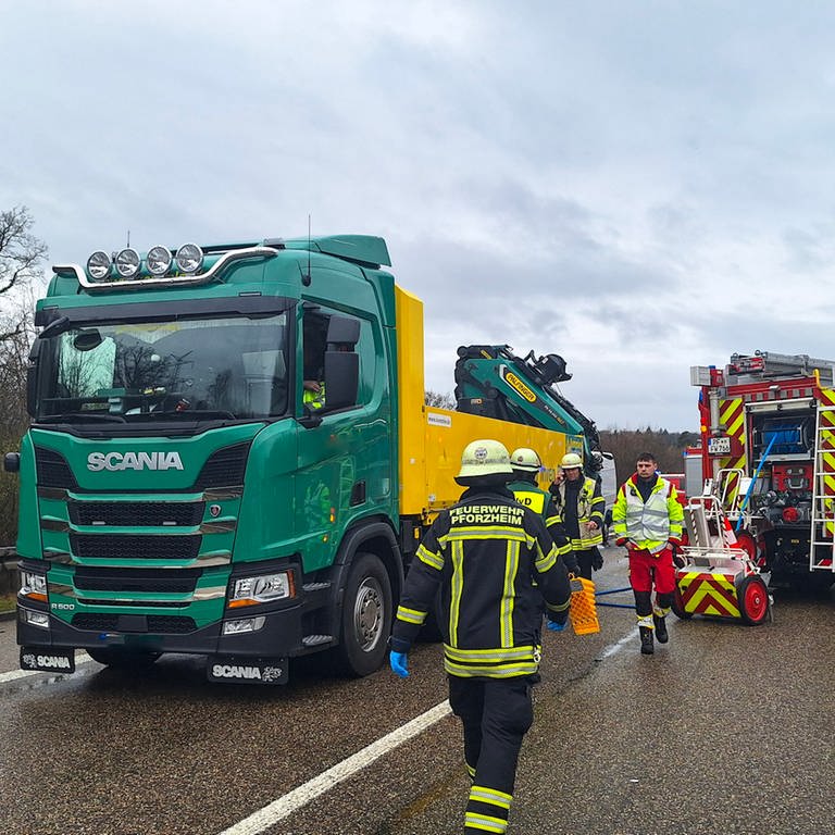 Schwerer Unfall auf A8 bei Pforzheim (Foto: Pressestelle, EinsatzReport24/ Markus Rott)