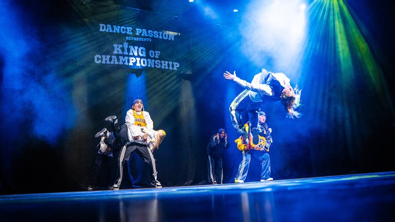 Die Bronx Sistas bei ihrem 20. Jubiläum auf der Bühne in Rastatt. In Ihrer Tanzschule Dance Passion geben sie ihr Wissen an die Jugend weiter.