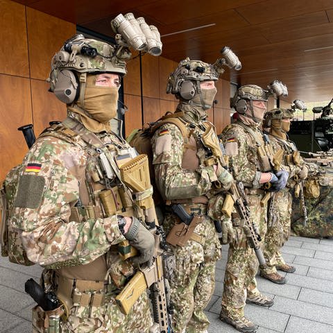 KSK-Soldaten beim Besuch von Bundeskanzler Olaf Scholz (Foto: SWR)