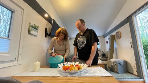 Probewohnen im Tiny House: In Rheinau können Leute ausprobieren, wie sich das Wohnen auf engstem Raum so anfühlt.  (Foto: SWR, Fotos: Susann Bühler)