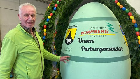 In Wurmberg bei Pforzheim sind über 300 Eier an Ostern zu sehen. Das größte ist über vier Meter hoch. (Foto: SWR)
