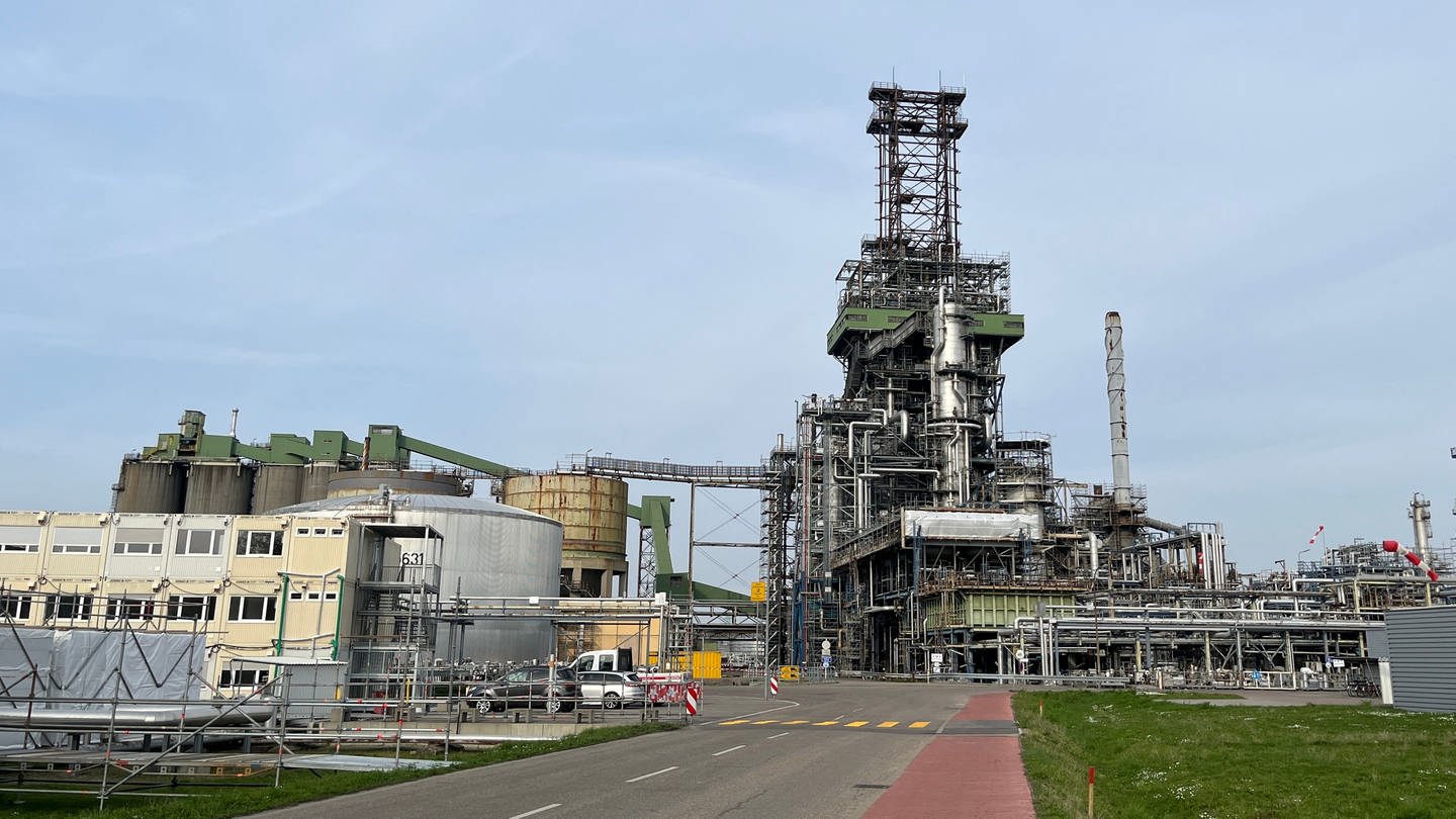 Anlagen in der Mineralölraffinerie Oberrhein (MiRO) in Karlsruhe (Foto: SWR)