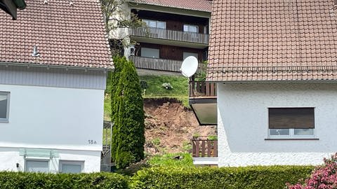 Mehrere Häuser sind nach einem Erdrutsch in Gaggenau evakuiert worden.