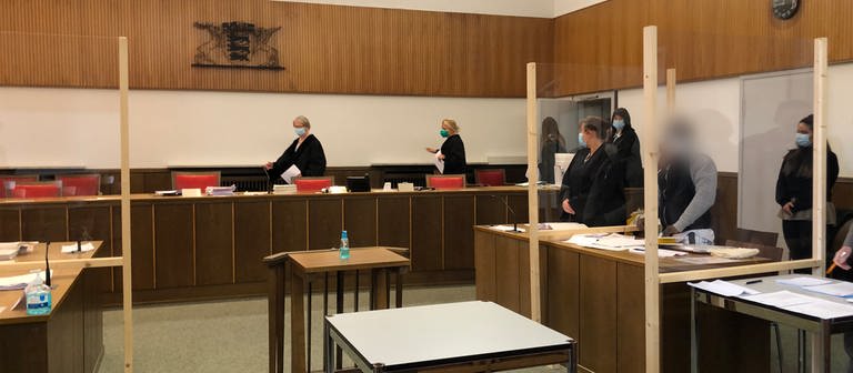 Ein Mann vor Gericht in Mosbach (Foto: SWR)