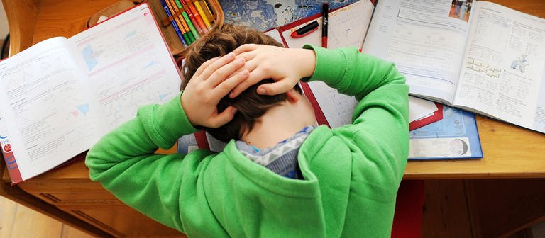 Immer mehr Kinder und Jugendliche leiden unter Migräne - verstärkt durch die Corona-Pandemie (Foto: dpa Bildfunk, picture alliance/dpa/dpa-Zentralbild | Thomas Eisenhuth)