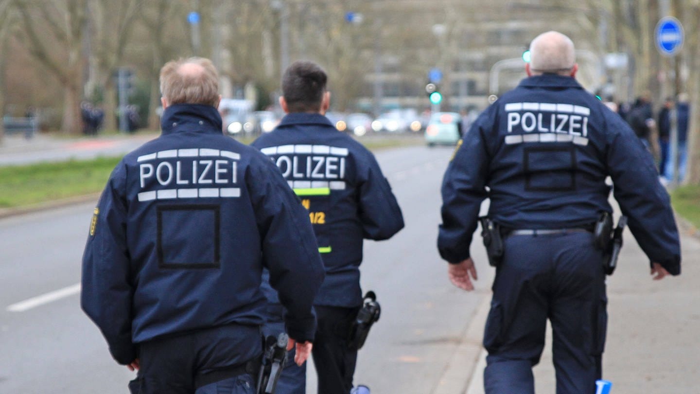 Mannheimer Polizeisten im Einsatz (Foto: IMAGO, IMAGO Bildnummer: 1010016258)