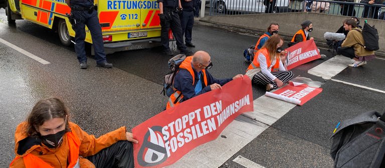Aktivisten blockieren Luisenring in Mannheim (Foto: SWR, Harald Bürk)