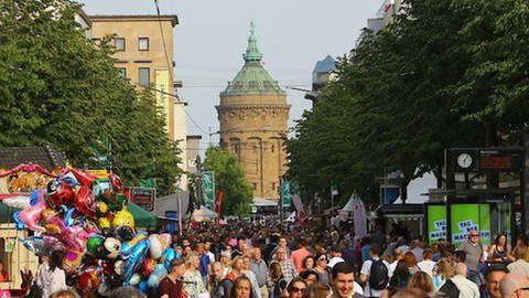 Nach zwei Jahren Corona-Zwangspause besuchen rund 330.000 Menschen das Stadtfest in Mannheim (Foto: Markus Proßwitz/Stadt Mannheim)