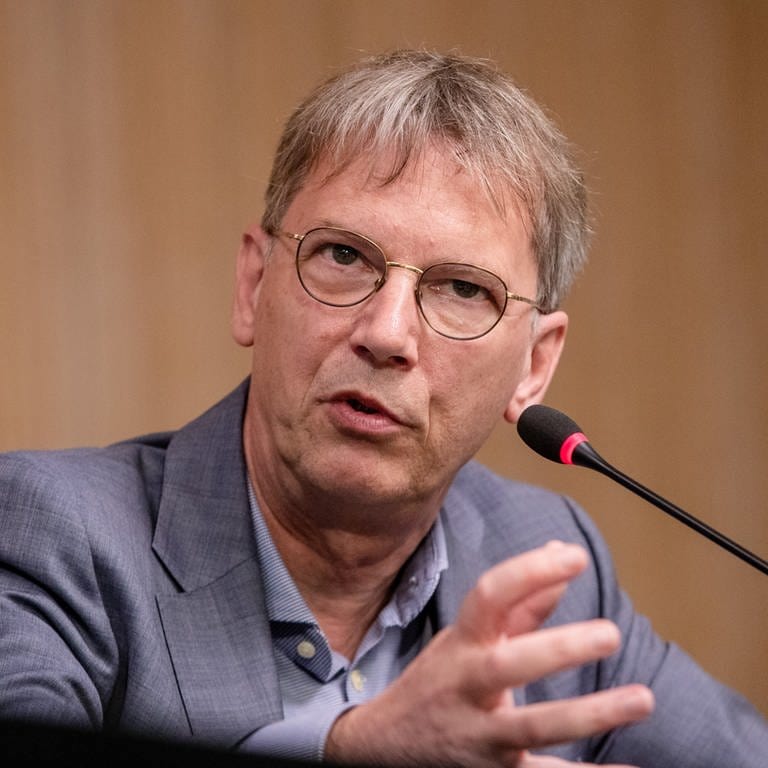 Hans-Georg Kräusslich, Leiter der Virologie am Universitätsklinikum Heidelberg