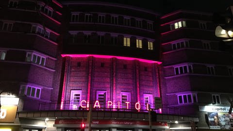 Das Capitol in Mannheim bei Nacht (Foto: SWR)