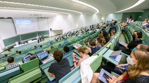 Das Symposium findet auch im Hörsaal der Kopfklinik der Universität Heidelberg statt.  (Foto: Universitätsklinikum Heidelberg / Hendrik Schröder)
