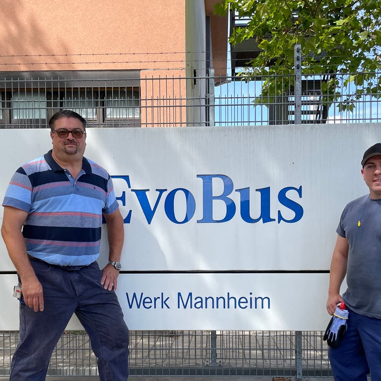 Evobus-Mitarbeiter nach Ankündigung des Stellenabbaus (Foto: SWR)