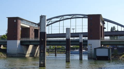 Die Mannheimer Mühlaubrücke muss wegen der Bauarbeiten für den Verkehr gesperrt werden (Foto: Staatliche Rhein-Neckar-Hafengesellschaft Mannheim mbH )