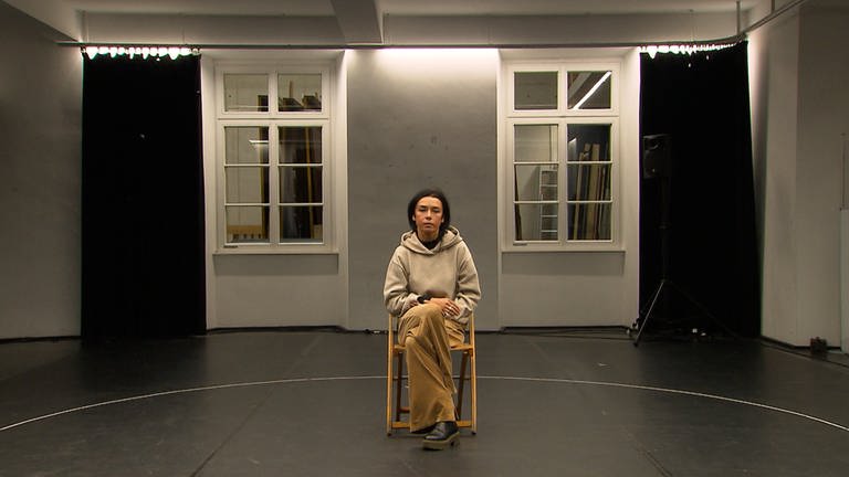 Die ukrainische Künstlerin Oksana ist neue Hausautorin am Theater Heidelberg. (Foto: SWR)
