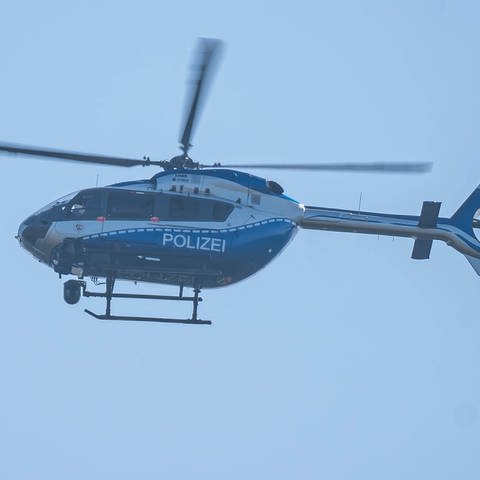Ein Polizeihubschrauber in der Luft. (Foto: dpa Bildfunk, picture alliance/dpa | Markus Klümper)