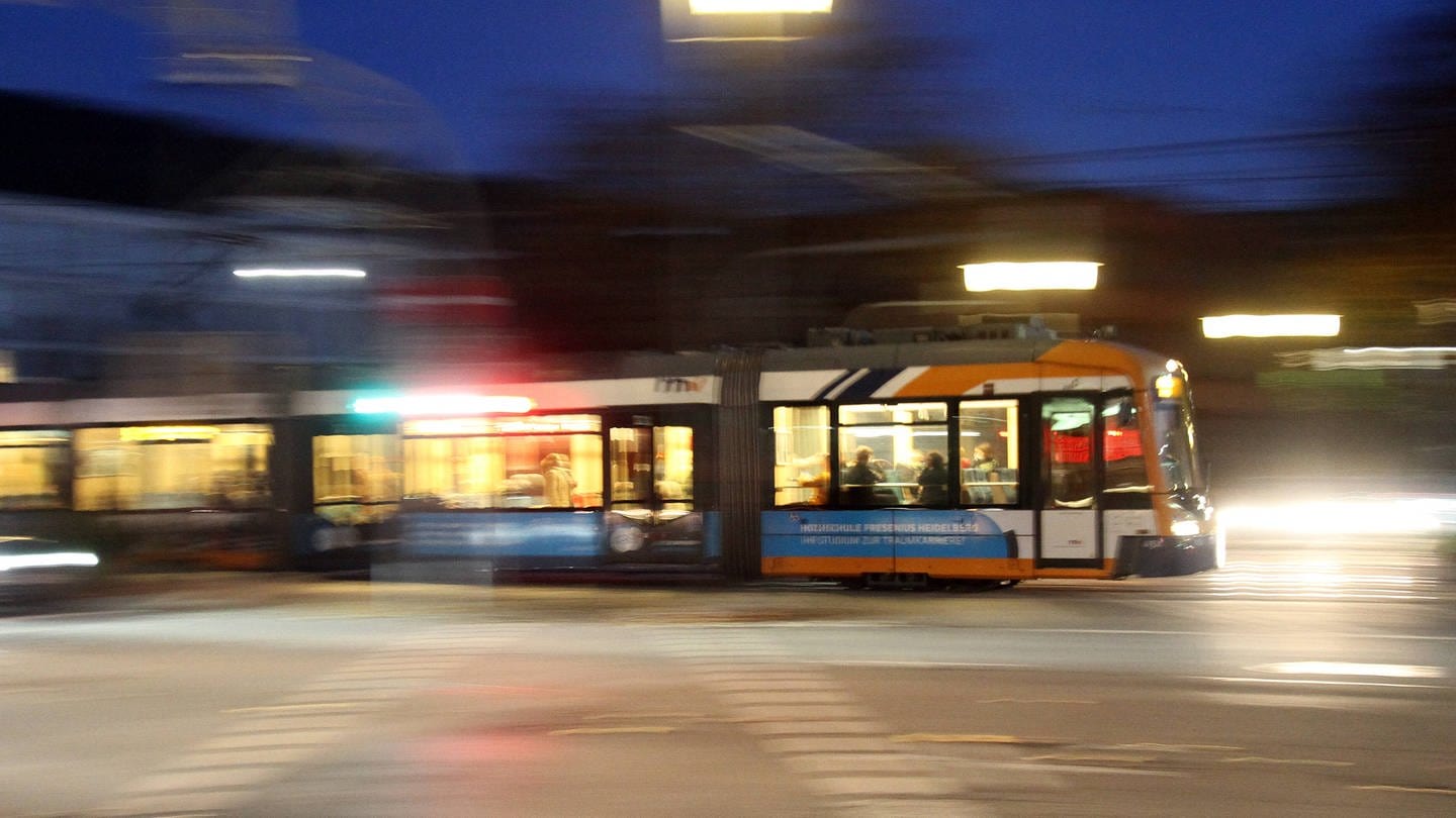 rnv Straßenbahn (Foto: IMAGO, IMAGO / Ralph Peters)