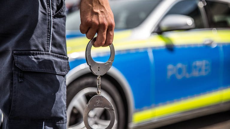 Die Polizei hat in Mannheim einen 21-Jährigen festgenommen, der versucht haben soll, einen anderen mit einem Messer zu töten. (Foto: IMAGO, IMAGO / onw-images)