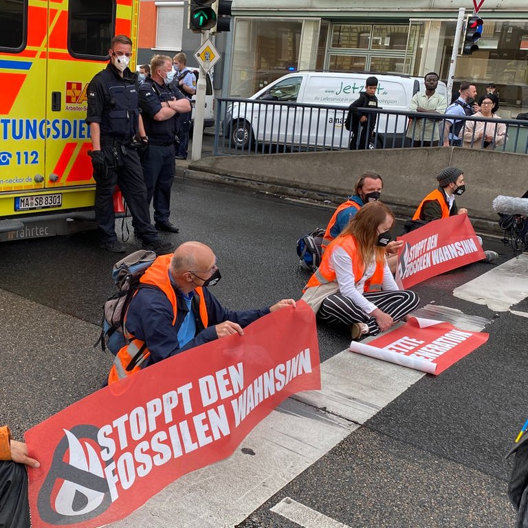 Aktivisten blockieren Luisenring in Mannheim (Foto: SWR, Harald Bürk)