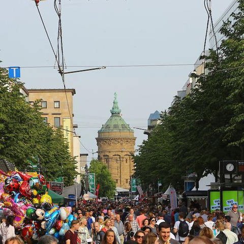 Nach zwei Jahren Corona-Zwangspause besuchen rund 330.000 Menschen das Stadtfest in Mannheim (Foto: Markus Proßwitz/Stadt Mannheim)