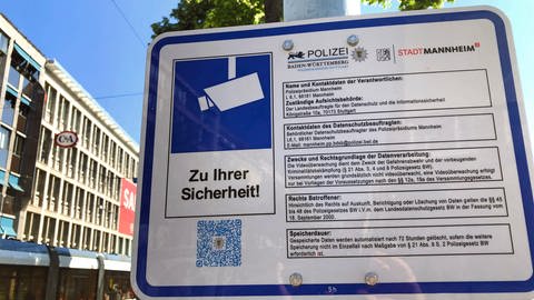 Hinweisschild in Mannheim zur Videoüberwachung