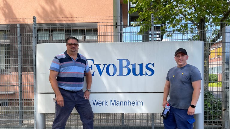 Evobus-Mitarbeiter nach Ankündigung des Stellenabbaus (Foto: SWR)