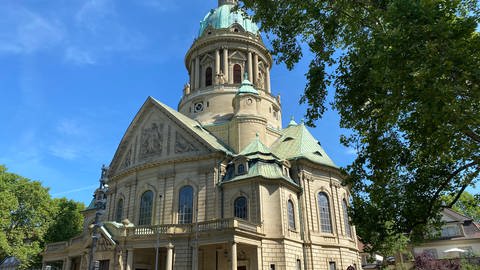 Christuskirche in Mannheim - außen sonnig, innen kühl (Foto: SWR)