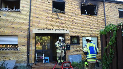 Ein Feuer hat in Hockenheim ein Einfamilienhaus zerstört (Foto: PR-Video René Priebe)