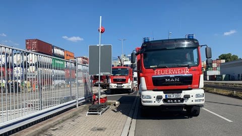 Feuerwehreinsatz nach Chemieunfall im Mannheimer Hafen (Foto: SWR)
