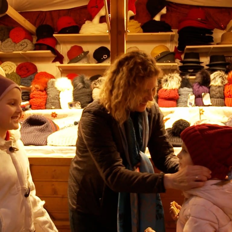 Ukrainische Familie auf dem Heidelberger Weihnachtsmarkt (Foto: SWR)