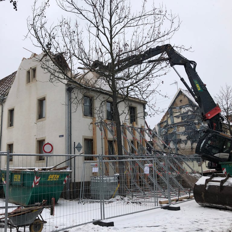 Das einsturzgefährdete Haus in Wiesloch (Rhein-Neckar-Kreis) wird für über 80.000 Euro abgerissen. (Foto: SWR)