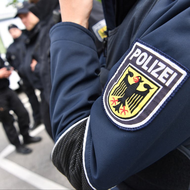 Polizeibeamte im Einsatz - Symbolbild (Foto: dpa Bildfunk, picture alliance / Felix Kästle/dpa | Felix Kästle)