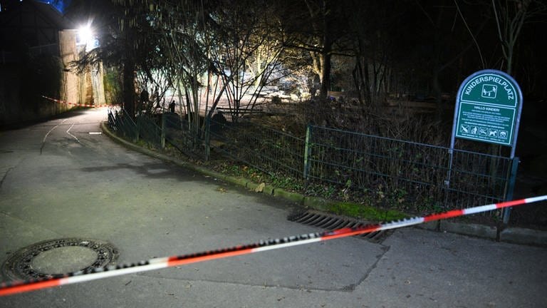 Auf diesem Kinderspielplatz in Weinheim soll ein Polizeibeamter einen Mann angeschossen haben (Foto: PR-Video/René Priebe)