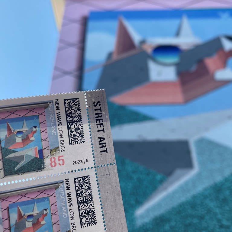 Mannheimer Mural und Briefmarke nebeneinander (Foto: SWR)