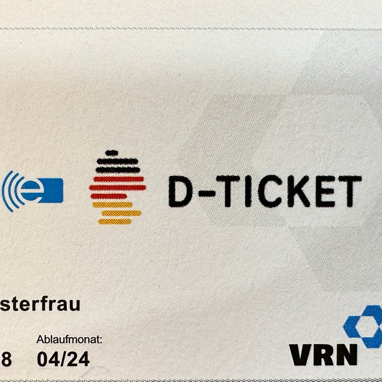 Das 49-Euro-Ticket als Plastikkarte (Foto: SWR)