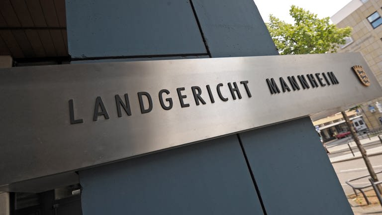 Prozessauftakt wegen versuchten Mordes am Landgericht Mannheim (Foto: dpa Bildfunk, SWR, Picture Alliance)