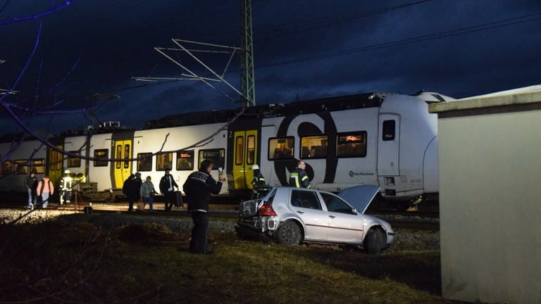 Bahnunfall bei Meckesheim: Auto und S-Bahn  (Foto: René Priebe)