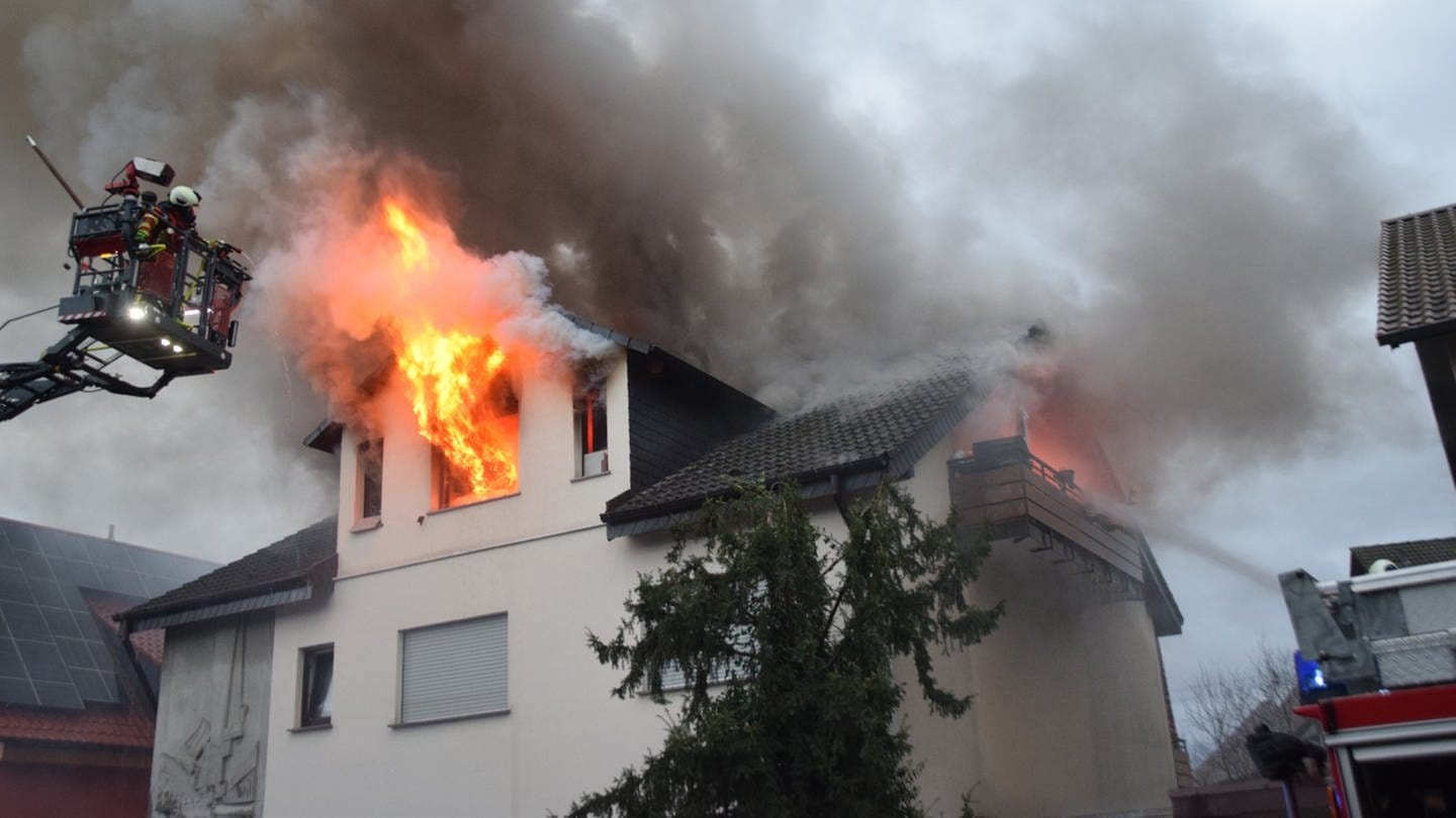 Wohnhaus in Ladenburg in Flammen (Foto: René Priebe)