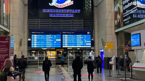 Die Lokführergewerkschaft GDL hat ihre Mitglieder ab Mittwoch zum Streik aufgerufen. Auch am Mannheimer Hauptbahnhof fallen deshalb Züge aus.