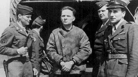 Rudolf Höß bei seiner Auslieferung an Polen im Mai 1946