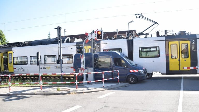 Mitte Juni 2023 ist ein Kleintransporter im Sinsheimer Stadtteil Reihen (Rhein-Neckar-Kreis) zusammengestoßen (Foto: PR-Video / Marco Priebe)