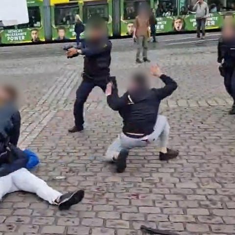Polizeieinsatz bei Messerangriff am Marktplatz in Mannheim