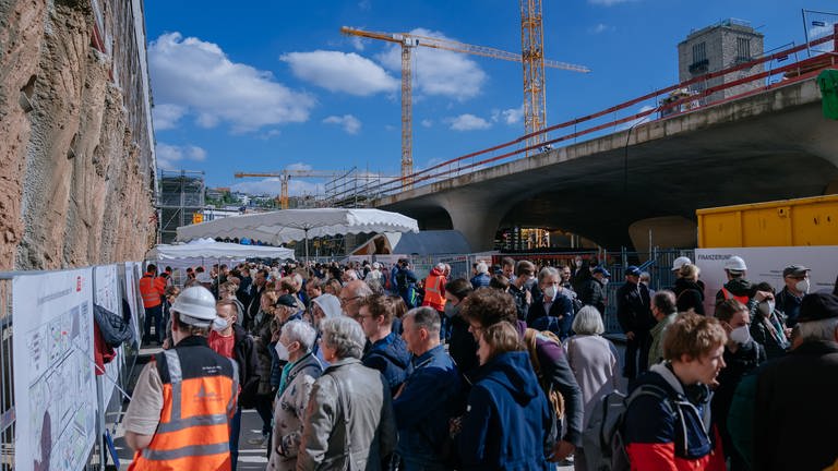 Bei schönem Osterwetter kamen Tausende zu den letzten Tagen der Offen Baustelle für das Bahnprojekt Stuttgart 21.  (Foto: Infoturm Stuttgart / Foto: Thomas Niedermüller)