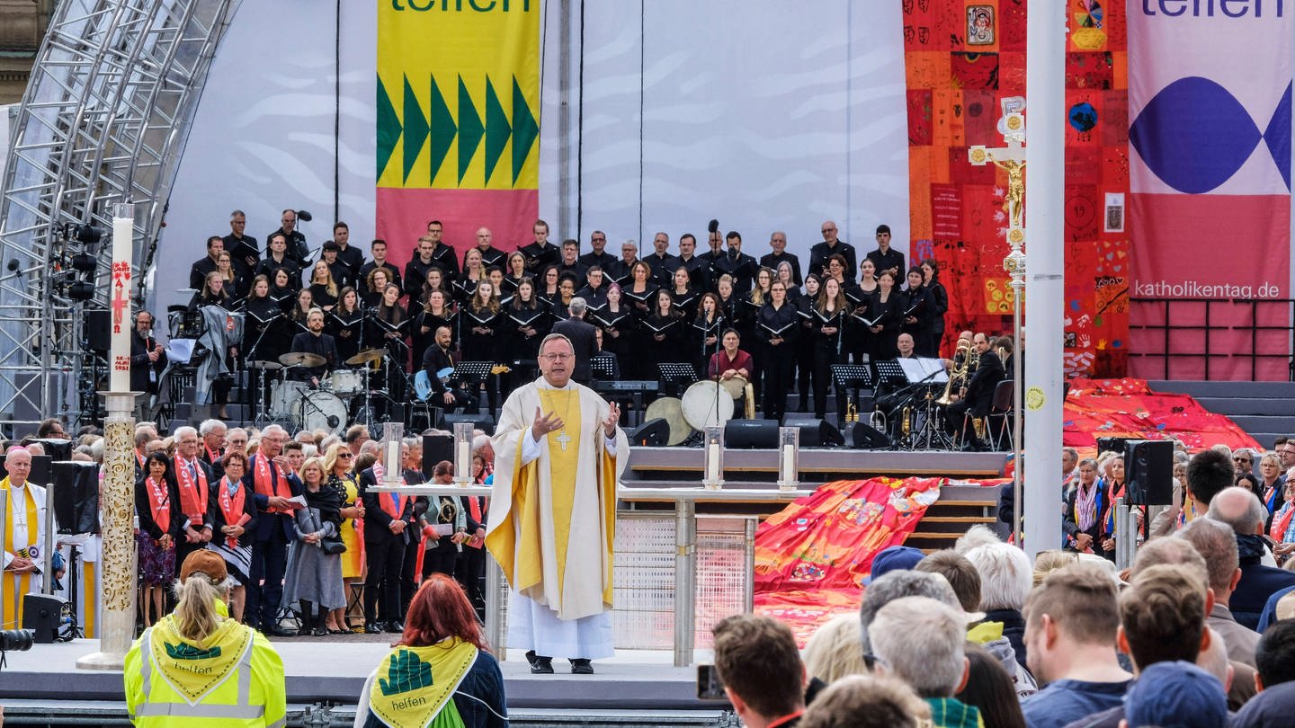 Mit einem Schlussgottesdienst ging am Sonntag der 102. Deutsche Katholikentag in Stuttgart zu Ende. (Foto: IMAGO, IMAGO Bildnummer: 0160201532)