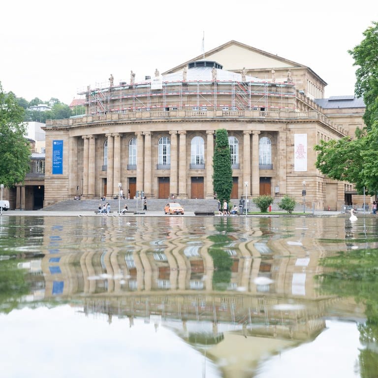Oper in Stuttgart muss saniert werden (Foto: dpa Bildfunk, picture alliance/dpa | Bernd Weissbrod)