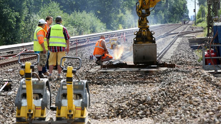 Gleisarbeiten der Bahn  (Foto: dpa Bildfunk, picture alliance/dpa | Bodo Marks)