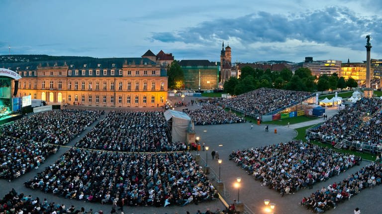 Luftaufnahme vom Stuttgarter Schlossplatz während des Sommerfestivals des SWR (Foto: SWR)