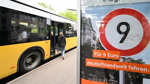 9-Euro-Ticket mit Bus (Foto: dpa Bildfunk, Picture Alliance)