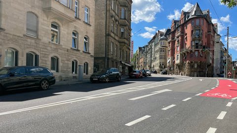 Stadt Stuttgart testet in der Olgastraße einen innovativen Glitzerasphalt. (Foto: SWR)
